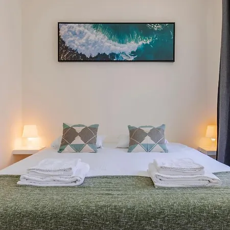 Gloria's Terrace By Lovelystay