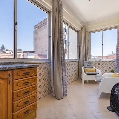 Gloria's Terrace By Lovelystay Apartment
